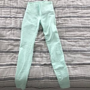 Lululemon wunder under